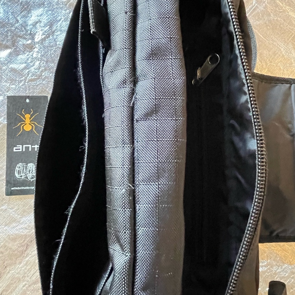 Y2K Messenger Bag design by: Ant Industrial Design. - Picture 7 of 7